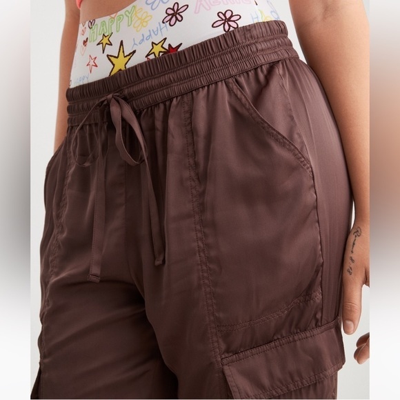 AERIE Satin Cargo Jogger Forest Green Olive Pants Size Small - Picture 2 of 12